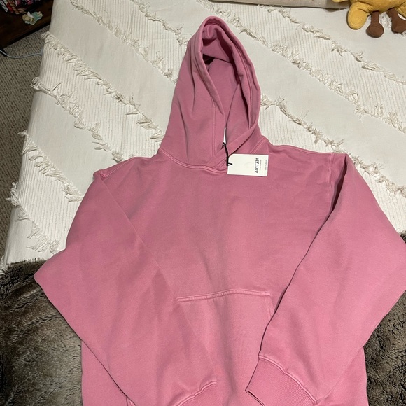 Aritzia Perfect Fit Hoodie - Picture 7 of 7